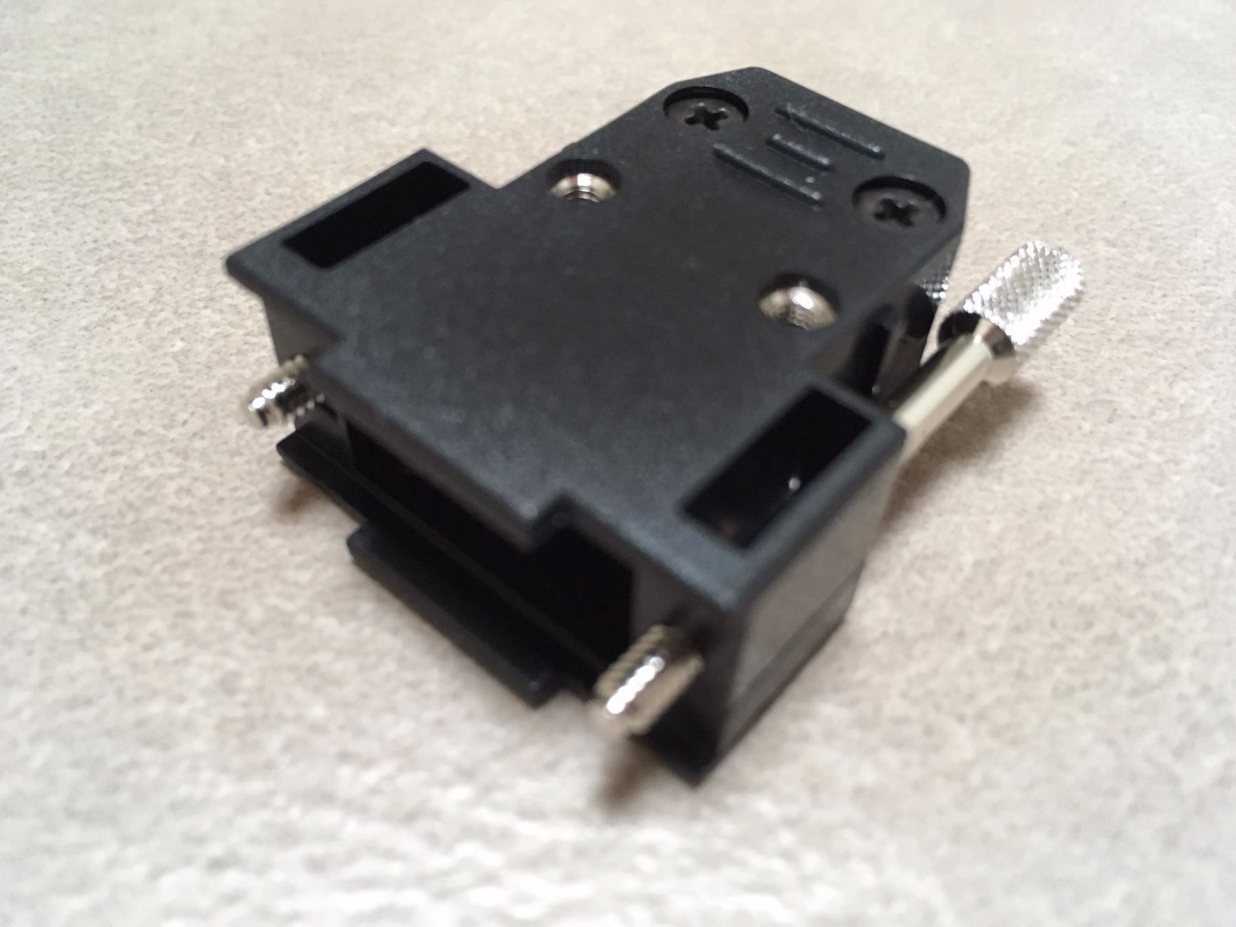 Componenti elettronici: 8x capot pr DB9 /D-Sub Haube NP60.- NEU – Nuovo e nell'imballaggio originale da La Plaine venduto da sil4555 1