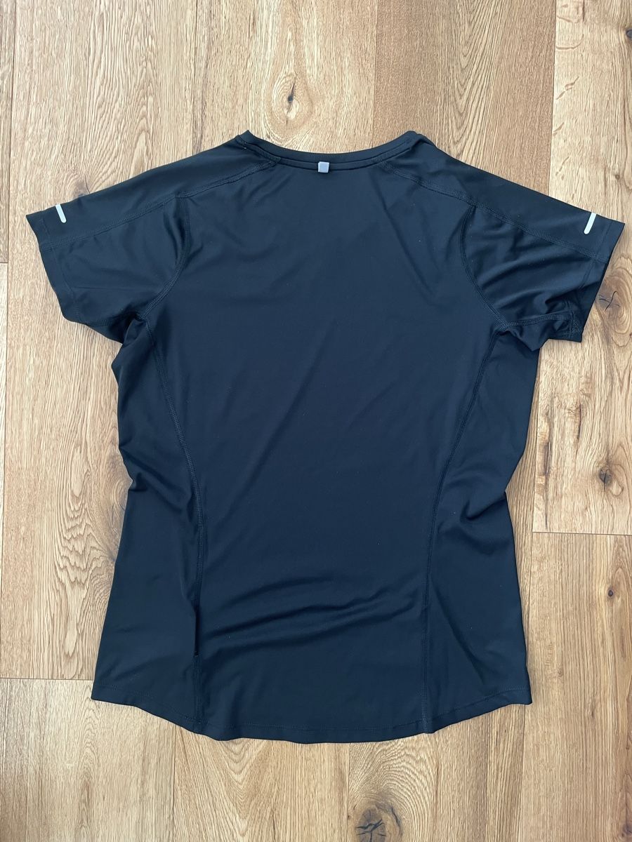 Nike T-shirt: Nike Run Tshirt, Gr. M – Usato da Interlaken venduto da fbnscl 2