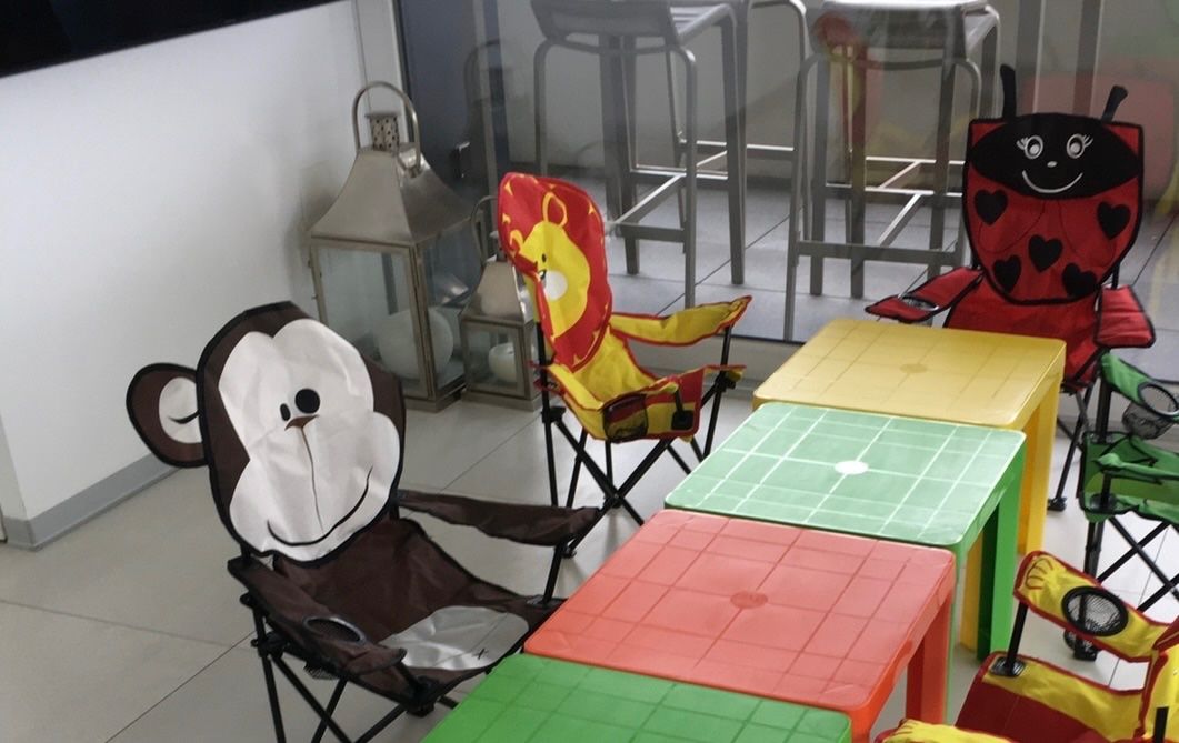 Tischset: TABLES ET CHAISES ENFANTS PLIANTS – Gebraucht aus Vevey von lairdutemps 1