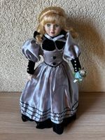 Porzellanpuppe mit Kleid, Sammlerstück, sehr guter Zustand!