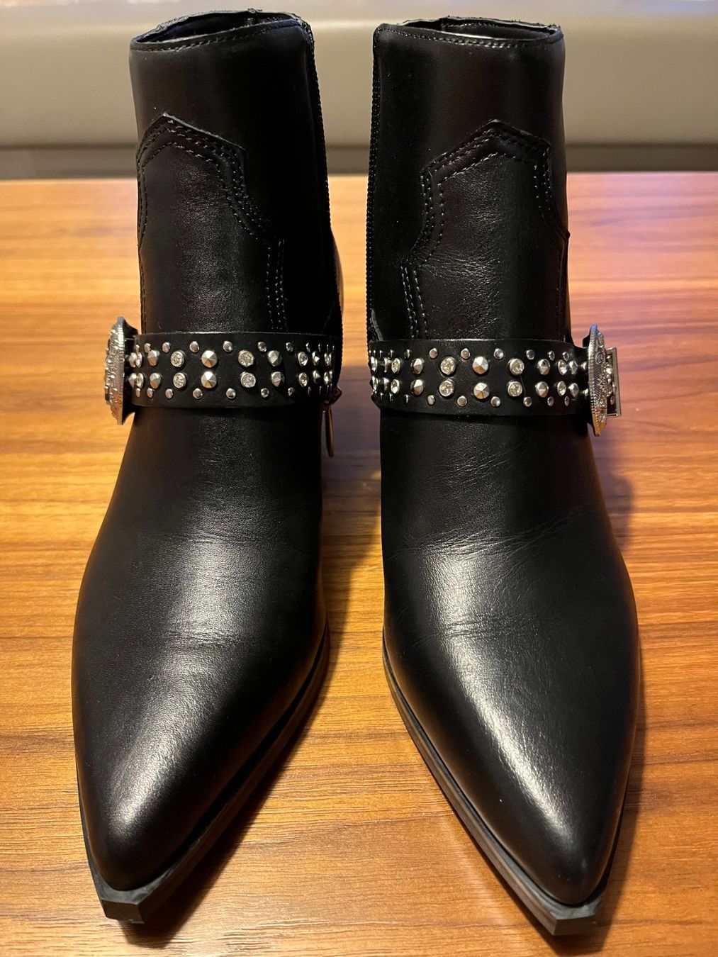 Guess Scarpe da donna: Guess HERMINE - Ankle Boot Gr. 39 – Nuovo e nell'imballaggio originale da Berneck venduto da Patata15 1