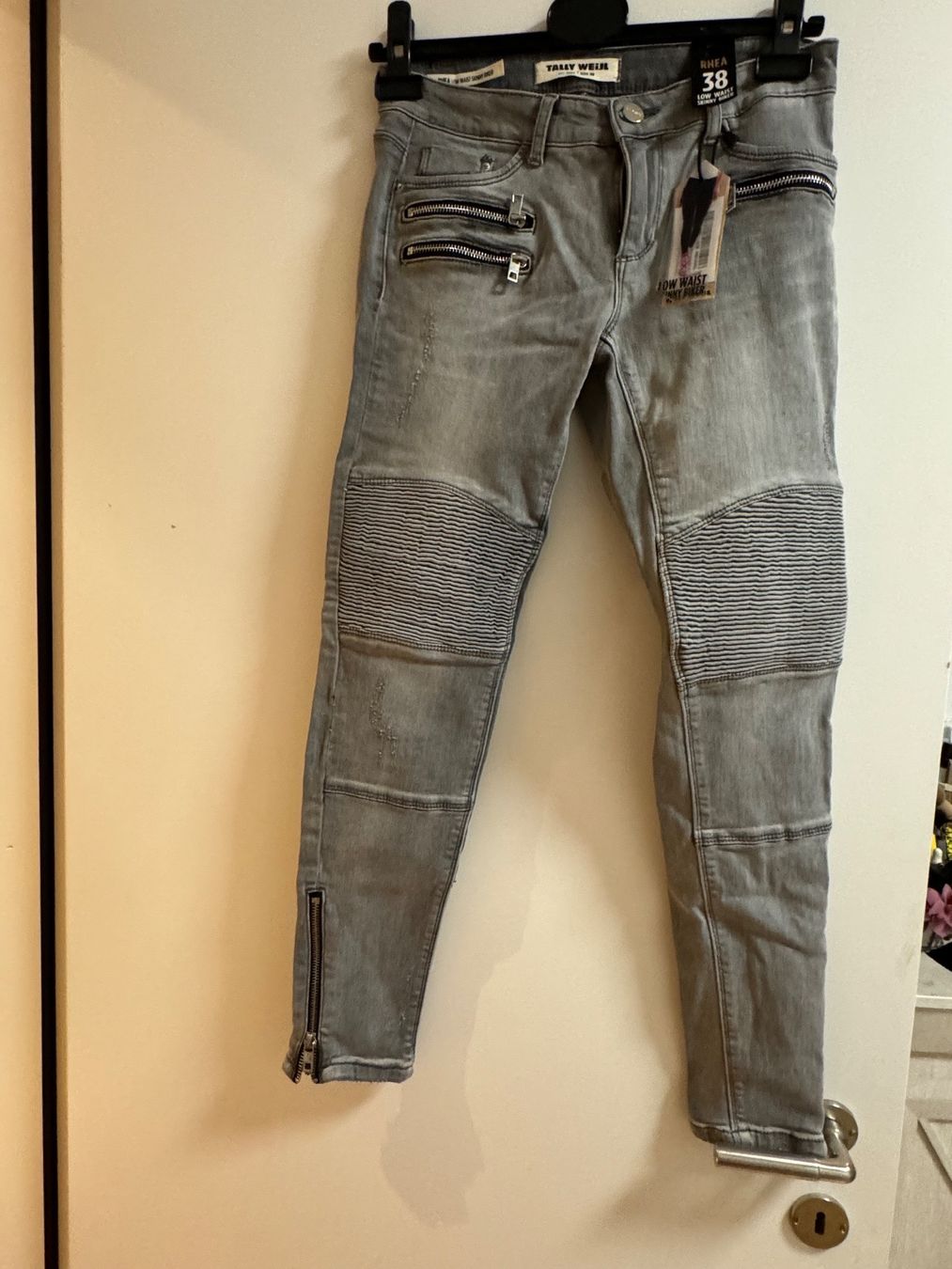 Tally Weijl Jeans: Jeans grau, Tally Weijl, Gr.38, NEU – Neu und originalverpackt aus Arlesheim von Eli_77