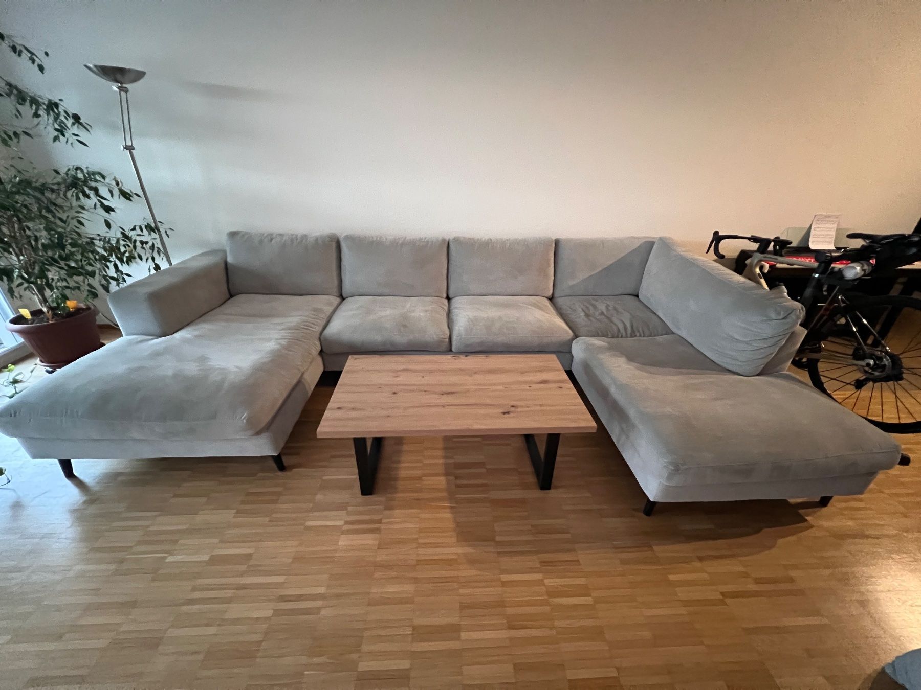 Conforama Sofas: Grosses Hellgraues Ecksofa – Gebraucht aus Zürich von LRNT