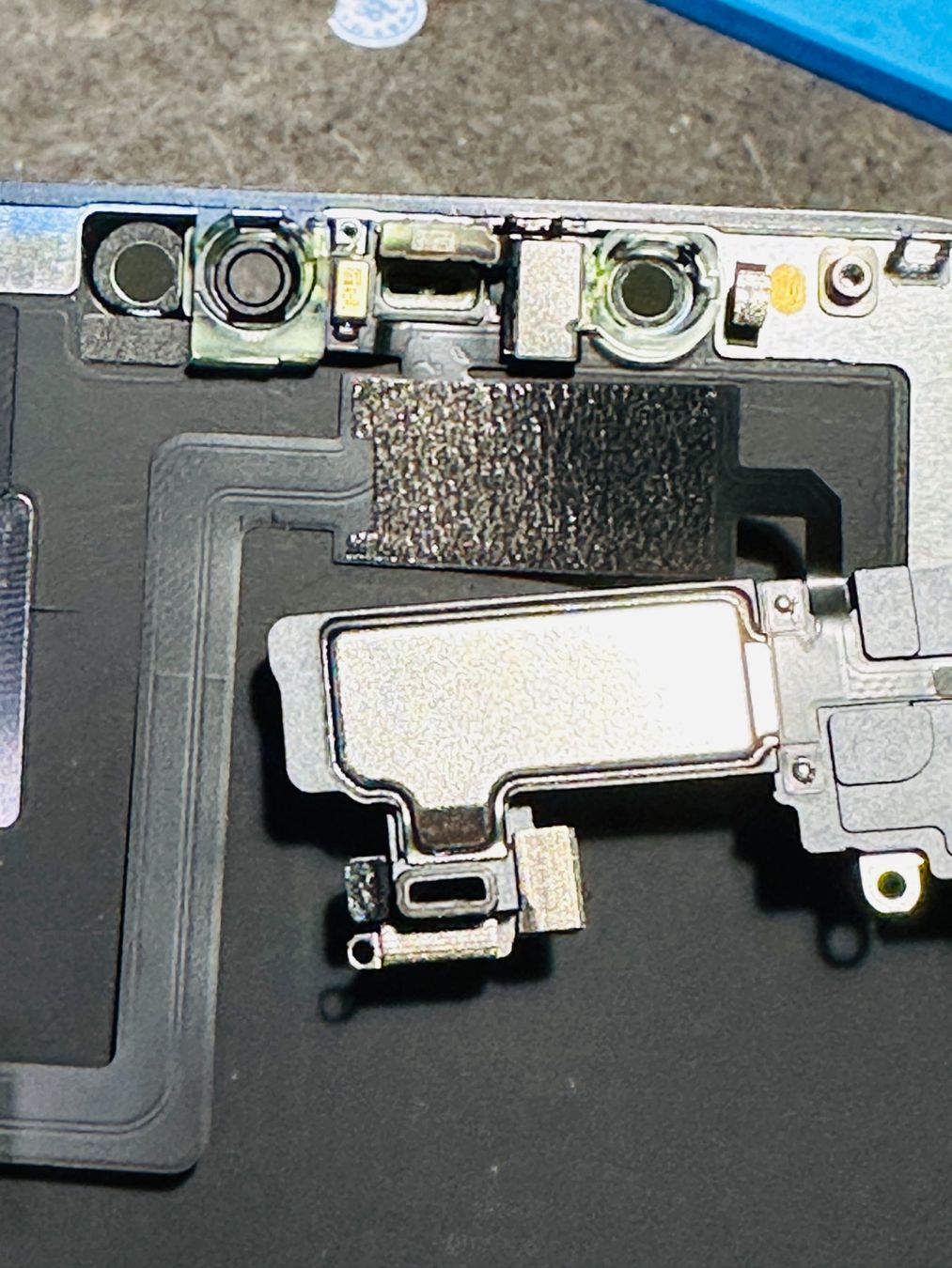 Apple Telefoni cellulari / Smartphones: Ecouteur Interne Haut iPhone 11 pro avec Nappe Connexion – Usato da Morges venduto da DA-repa 2