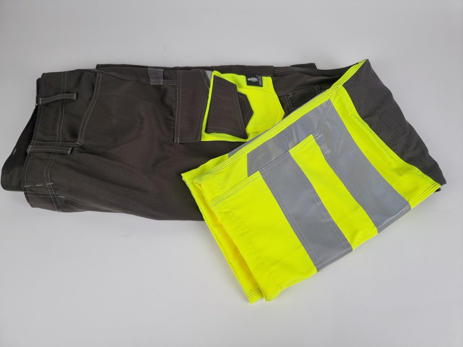 Pantalons: Mascot Safe Arbeitshose Gr. 56 – D'occasion à Urtenen-Schönbühl par Restwert_Schoenbuehl 1