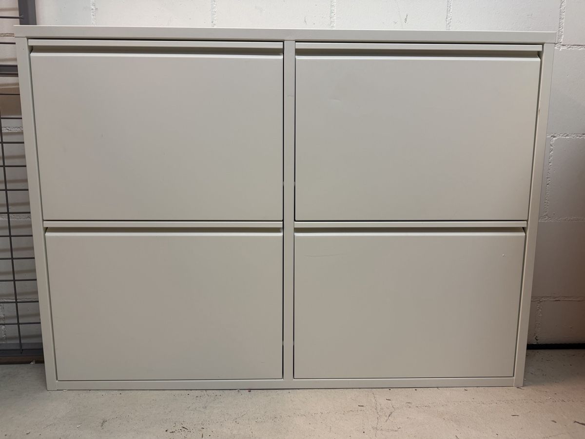 Schränke: Schuhschrank mit vier Kippfächern – Gebraucht aus Zürich von car_6g7b