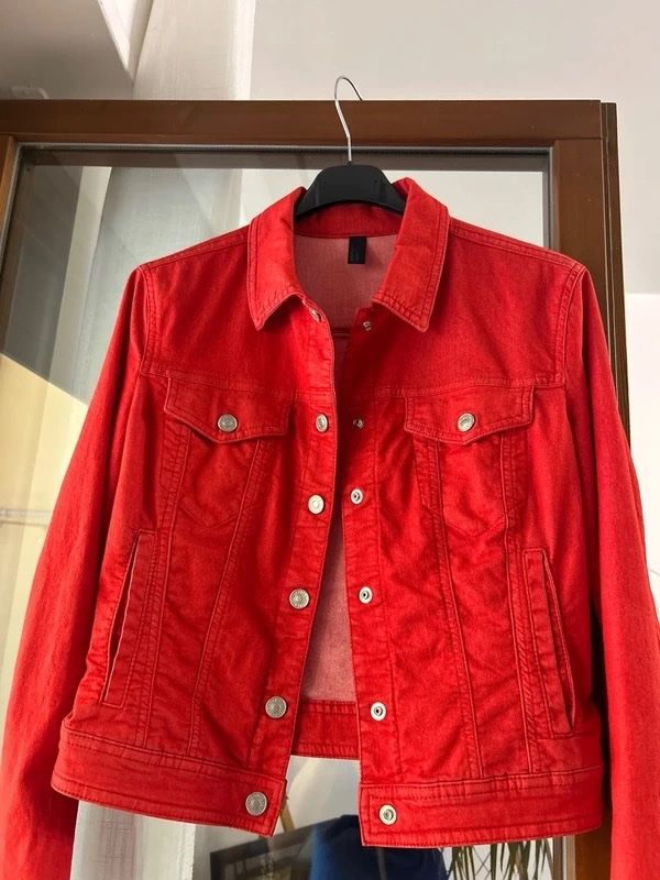 Benetton Giacche: Rote Benetton Jeansjacke Grösse M – Usato da Coldrerio venduto da Theres2004 1