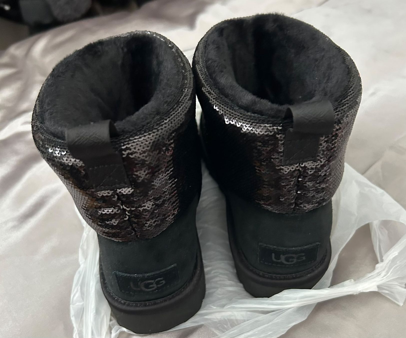 Ugg Damenschuhe: UGG Classic Mini Mirror Ball Boots Schwarz Gr. 38 – Neu (gemäss Beschreibung) aus Grüningen von scotus82 2
