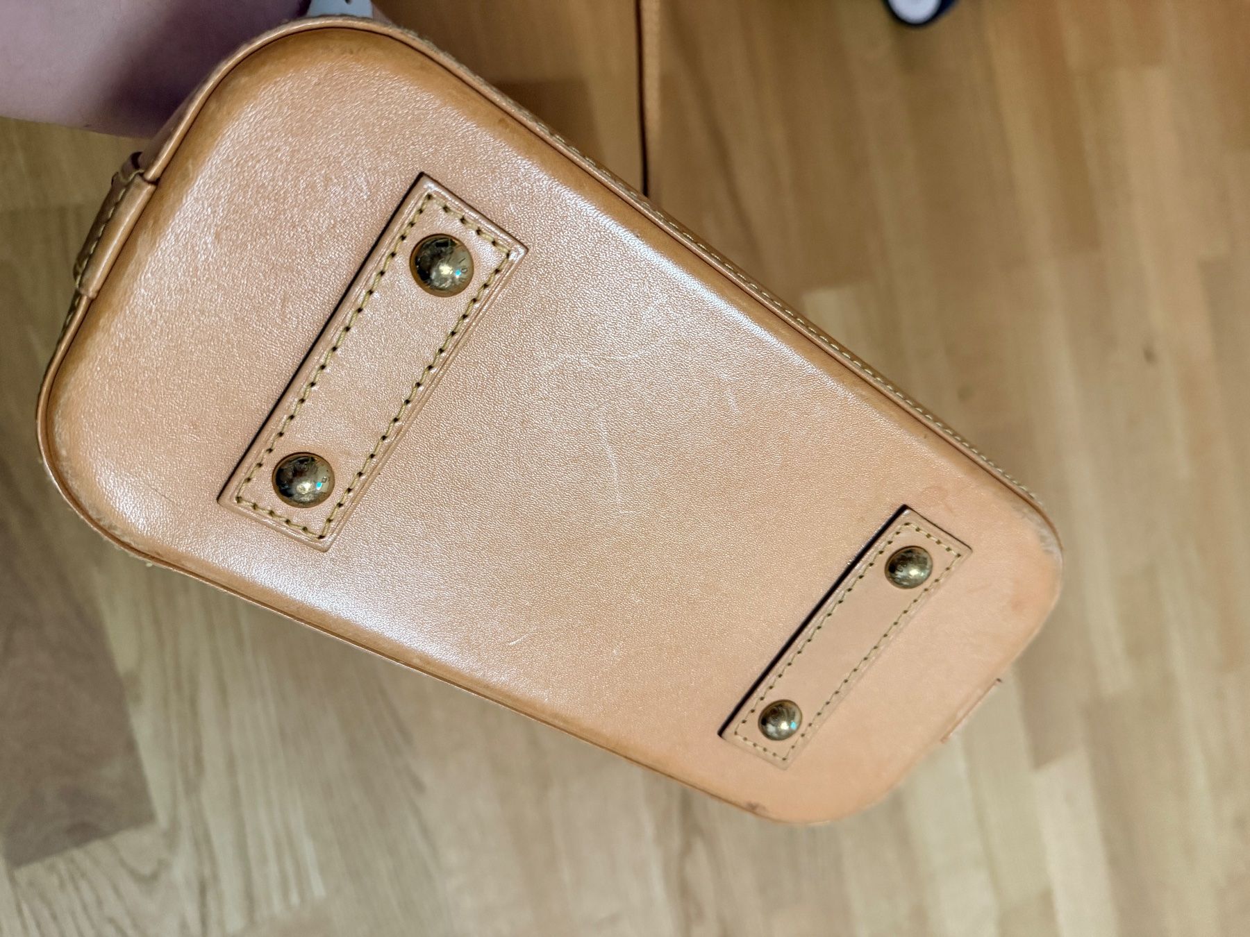 Louis Vuitton Borse da donna: Handbag Louis Vuitton Alma BB Monogram used condition – Usato da Bern venduto da sandeepandee 5