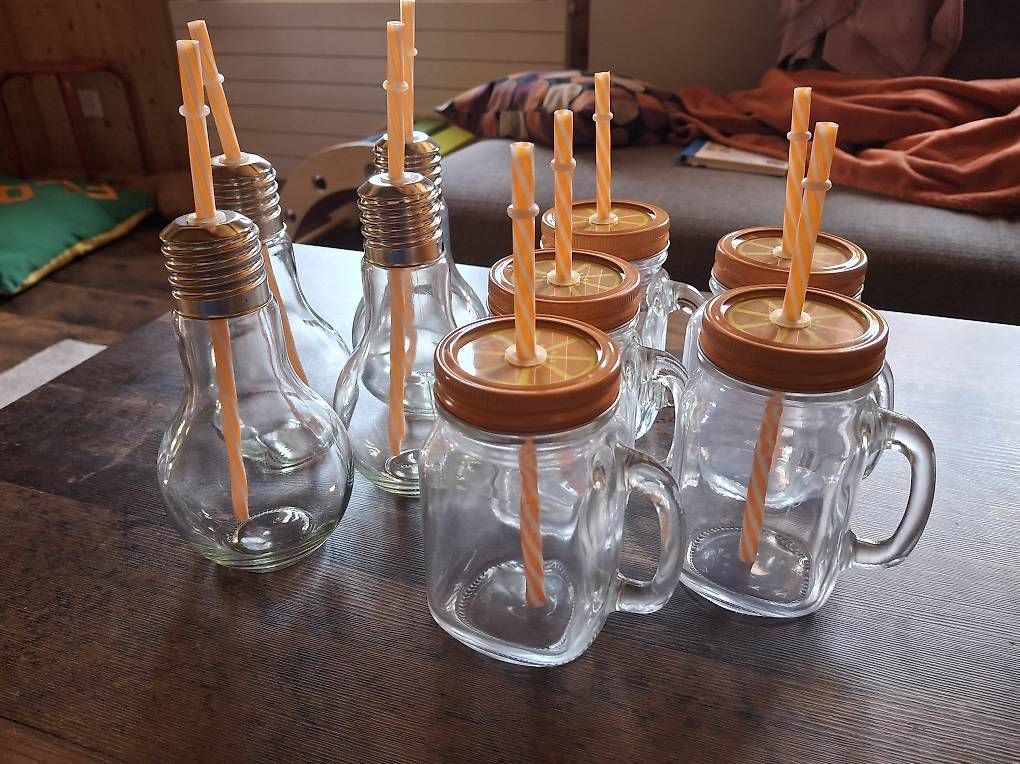 Bicchieri: Getränkedispenser mit 10 Gläser mit Deckel – Usato da Buttwil venduto da cas_65ys 2