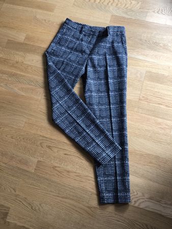 Neuwertige, sportliche Hose, Gr. 40