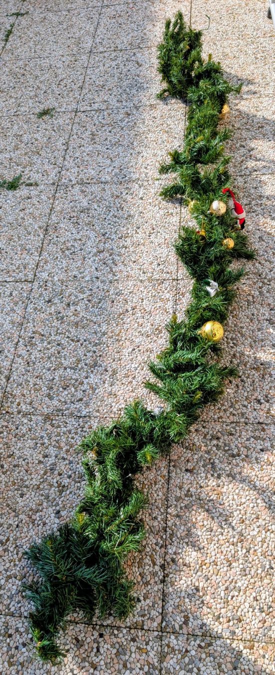 Alle Dekorationen: Weihnachts-Girlande mit gratis Kugeln - lang 2,5 m – Gebraucht aus Cugnasco von tizianaq 3