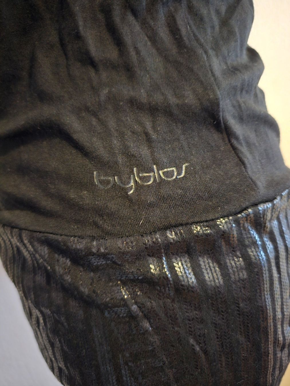 T-shirt: T-shirt noir de la marque Byblos – Nuovo (secondo la descrizione) da lausanne venduto da mariamimib 2