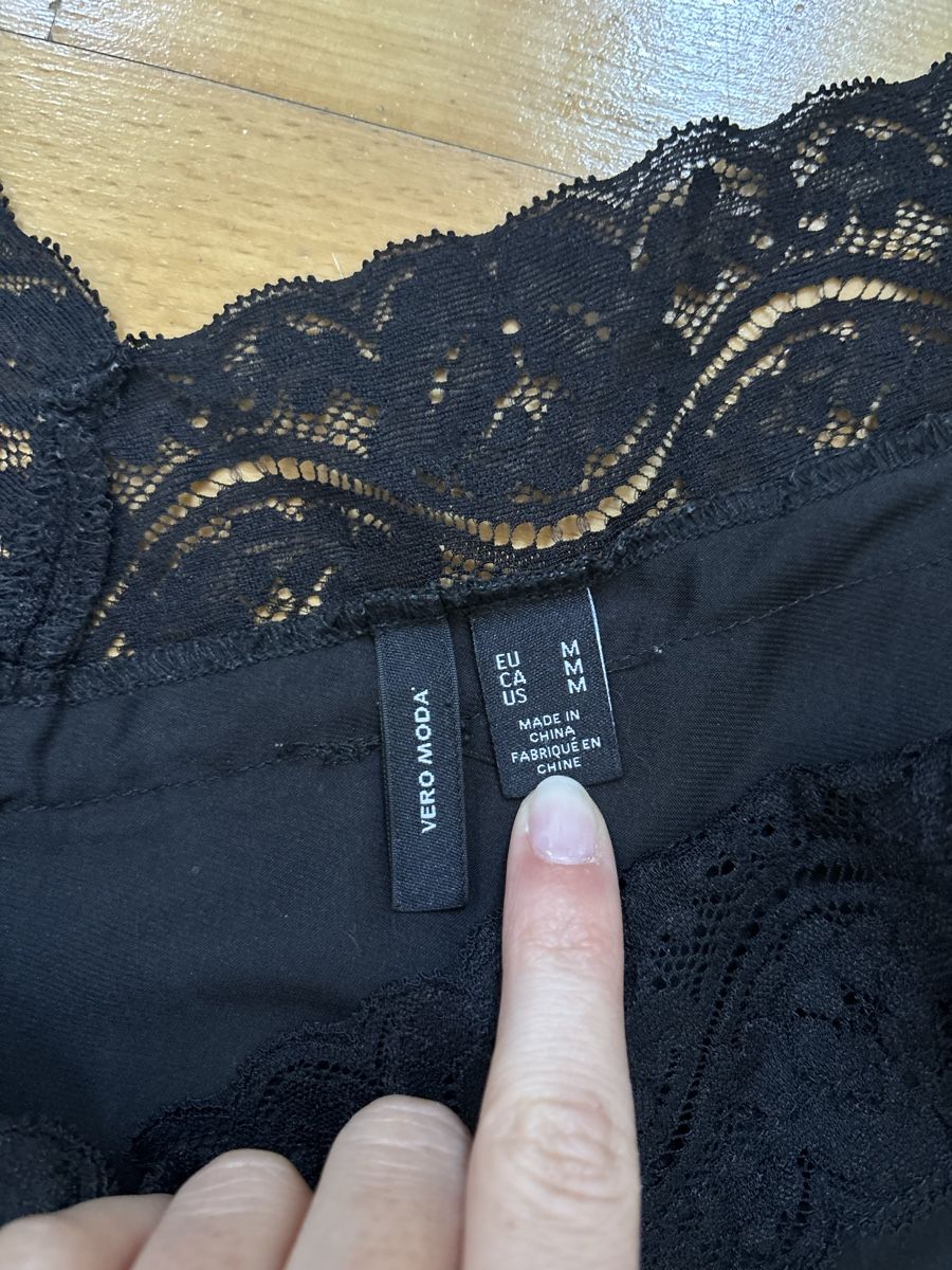 Vero Moda Top: Schönes schwarzes Top mit Spitze, Grösse M – Nuovo (secondo la descrizione) da Ehrendingen venduto da can_n7gv 4