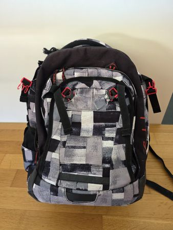 Schulrucksack Schulthek Satch grau schwarz rot