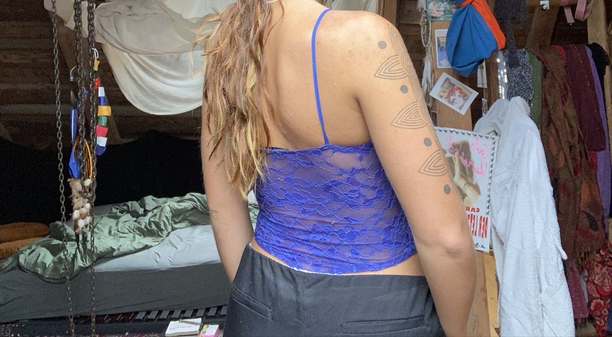 Tops: Wunderschöner blauer Spitzen Body – D'occasion à Rehetobel par Jahbleh 2