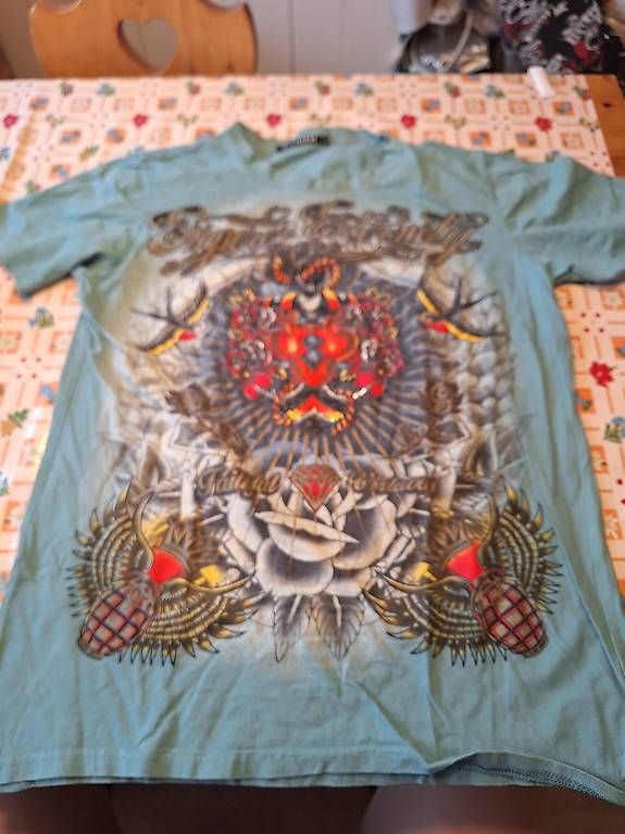 T-Shirts: Ed Hardy T-Shirt – Gebraucht aus Büron von engeldelfin1980 2