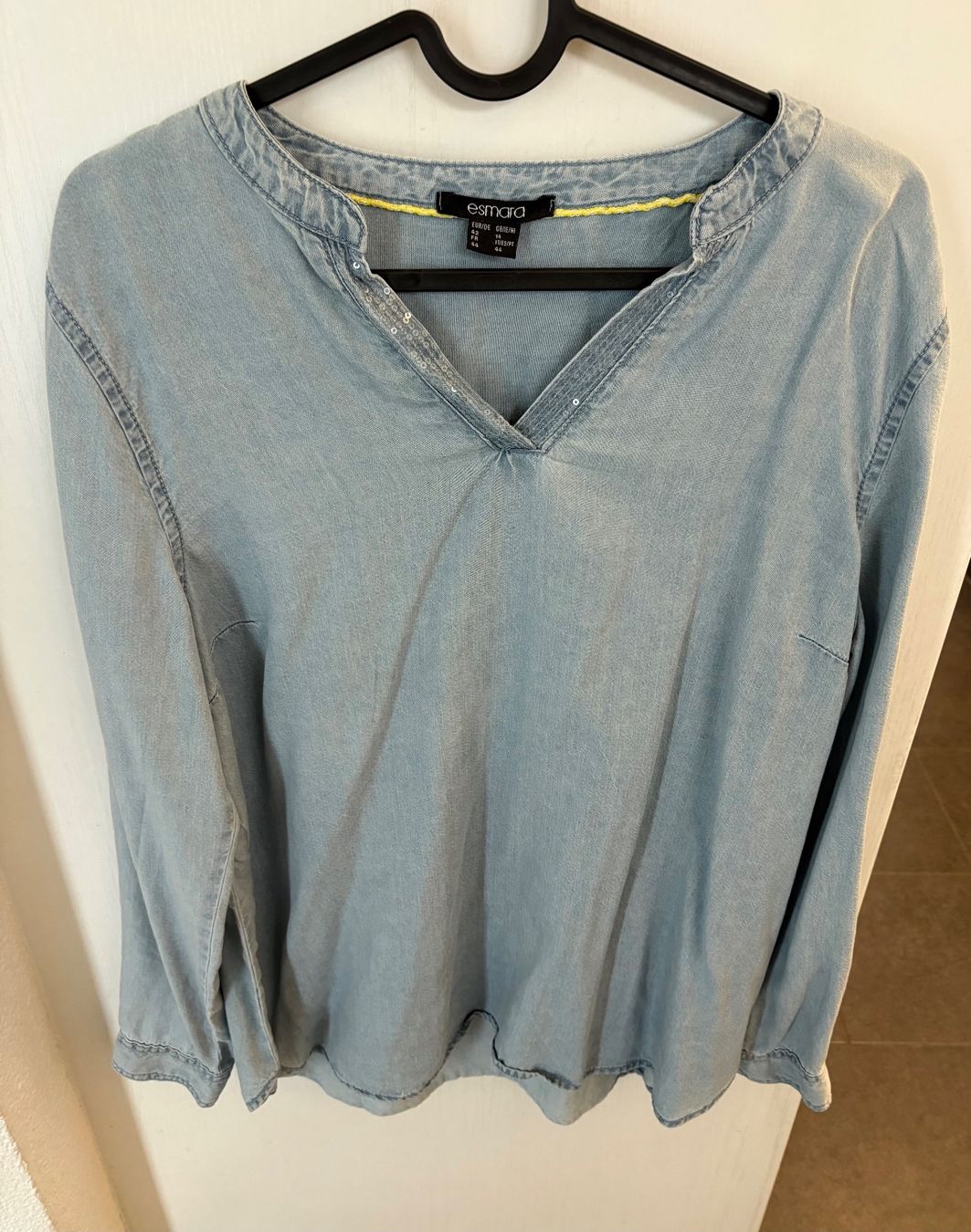 Chemisiers: Bluse Grösse 42 – D'occasion à Wangen ZH par pink28
