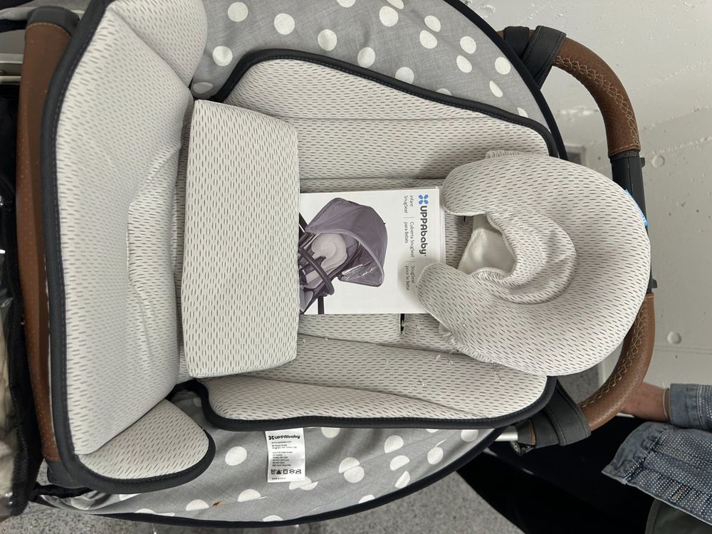 Uppababy Vista with Toddler Seat and Bassinet 10
