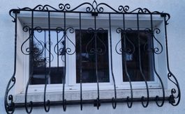 Grille de protection fenêtre métal forgé noir