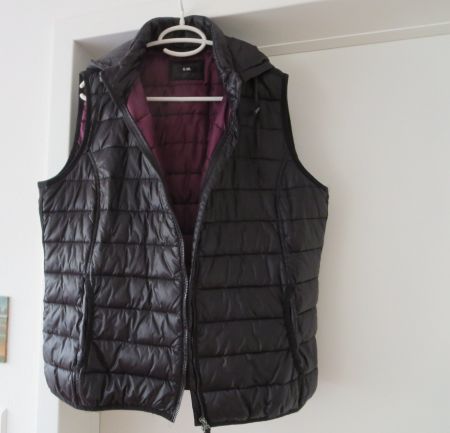 leicht wattiertes Damen Gilet mit Kapuze/Gr. 44