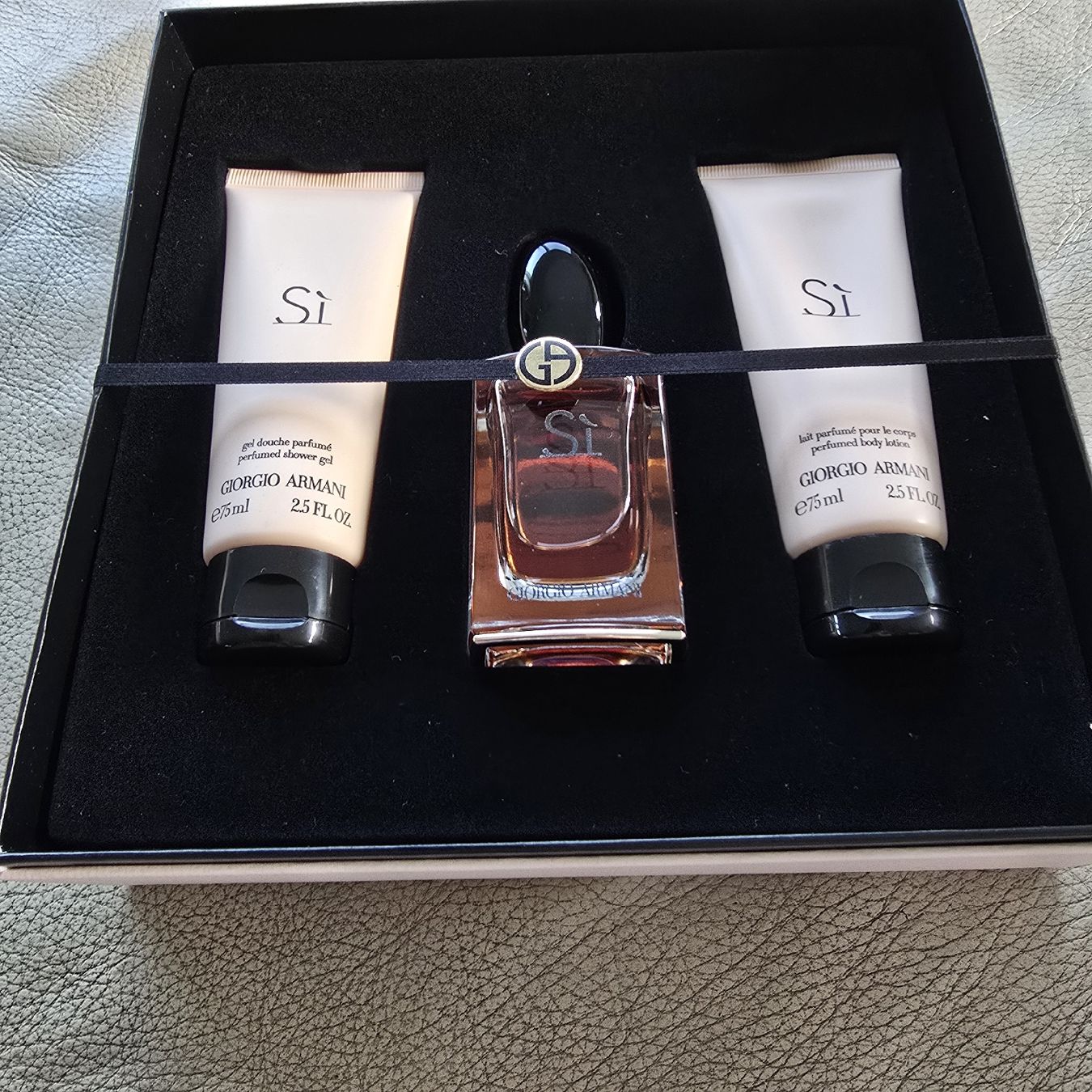 Profumi & Eau de Toilette: Giorgio Armani Si Set, Eau de Parfum, NEU & Originalverpackt – Nuovo e nell'imballaggio originale da zeiningen venduto da marianne0812