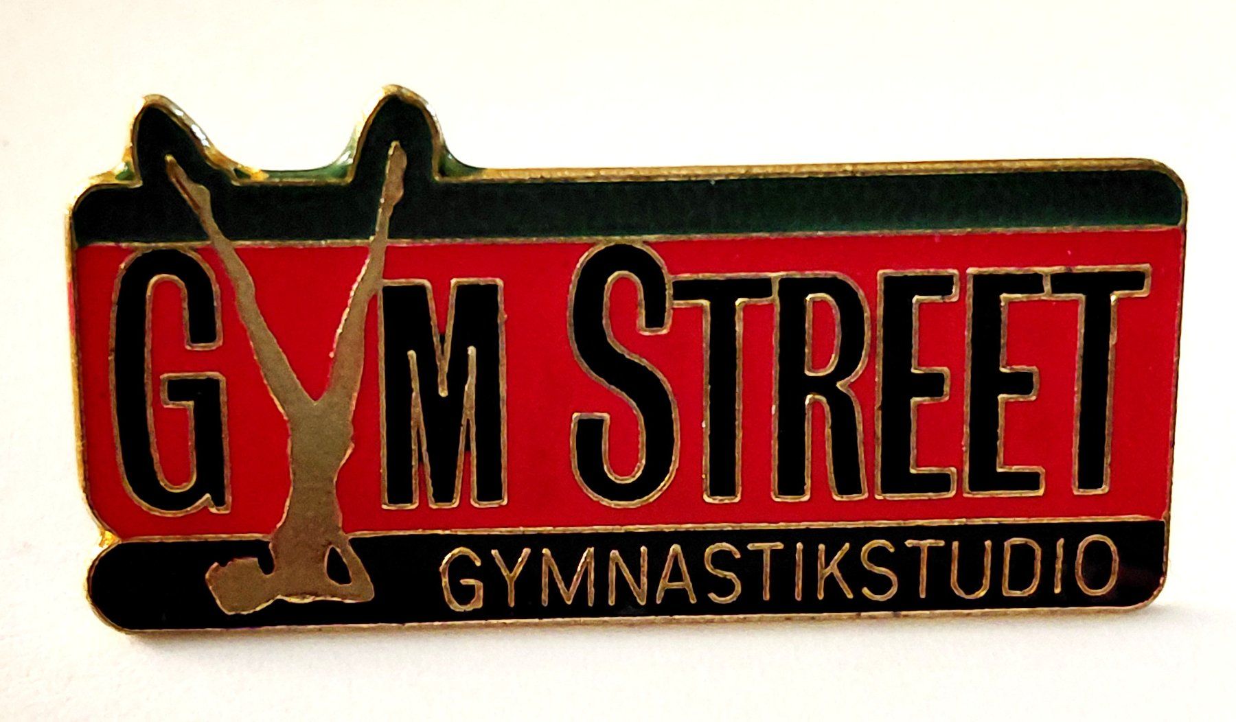 Placchette & Badge: PIN Gym Street – Usato da Luzern venduto da qualifair
