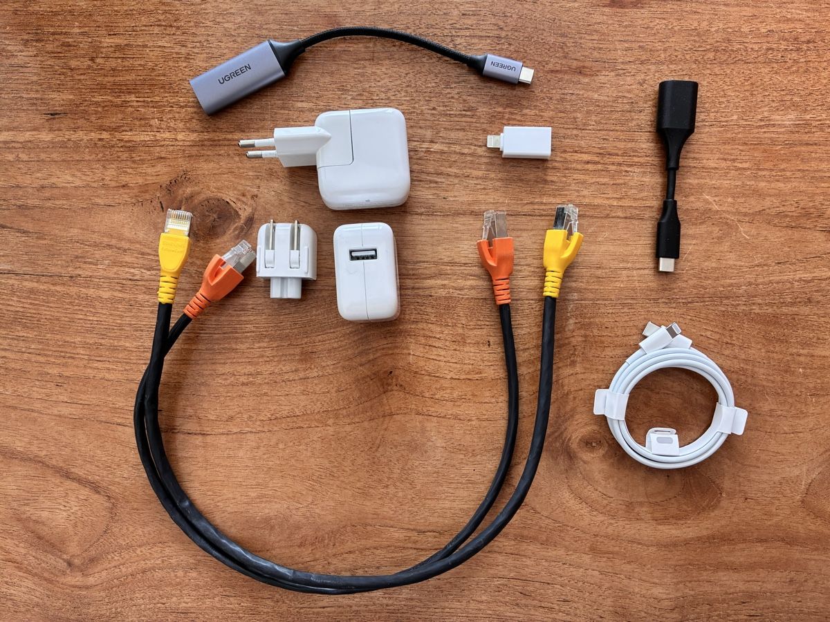 Ladegeräte: Cables and Adapters Bundle - Apple & Ethernet – Gebraucht aus Luzern von ASA_DES