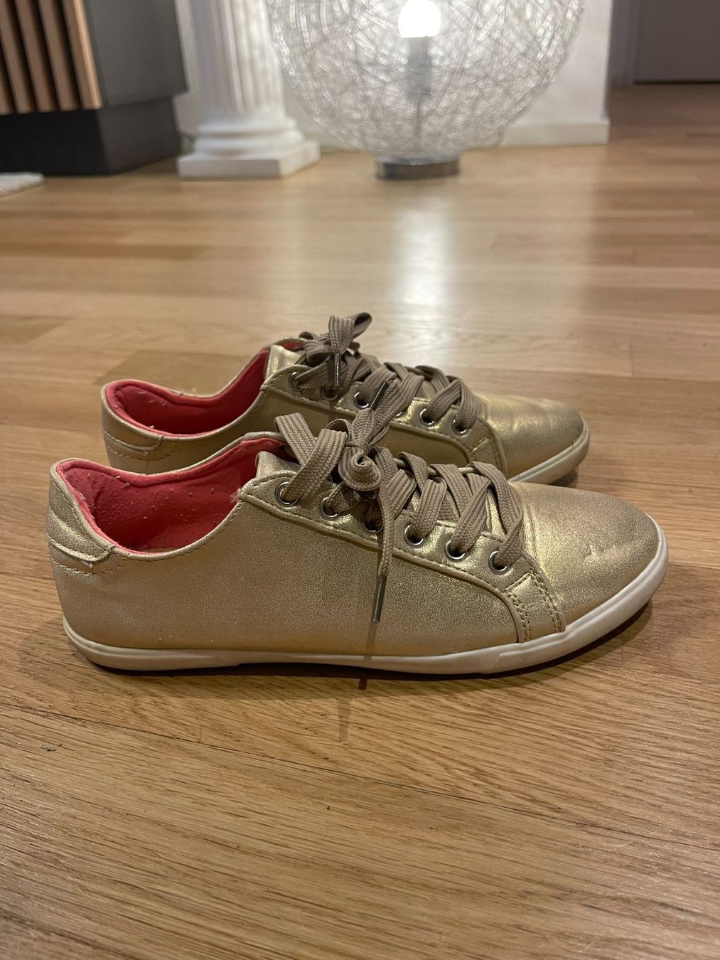 Scarpe da donna: Goldige Damen-Sneaker, Grösse 37 – Usato da Rheineck venduto da FGeissler 1