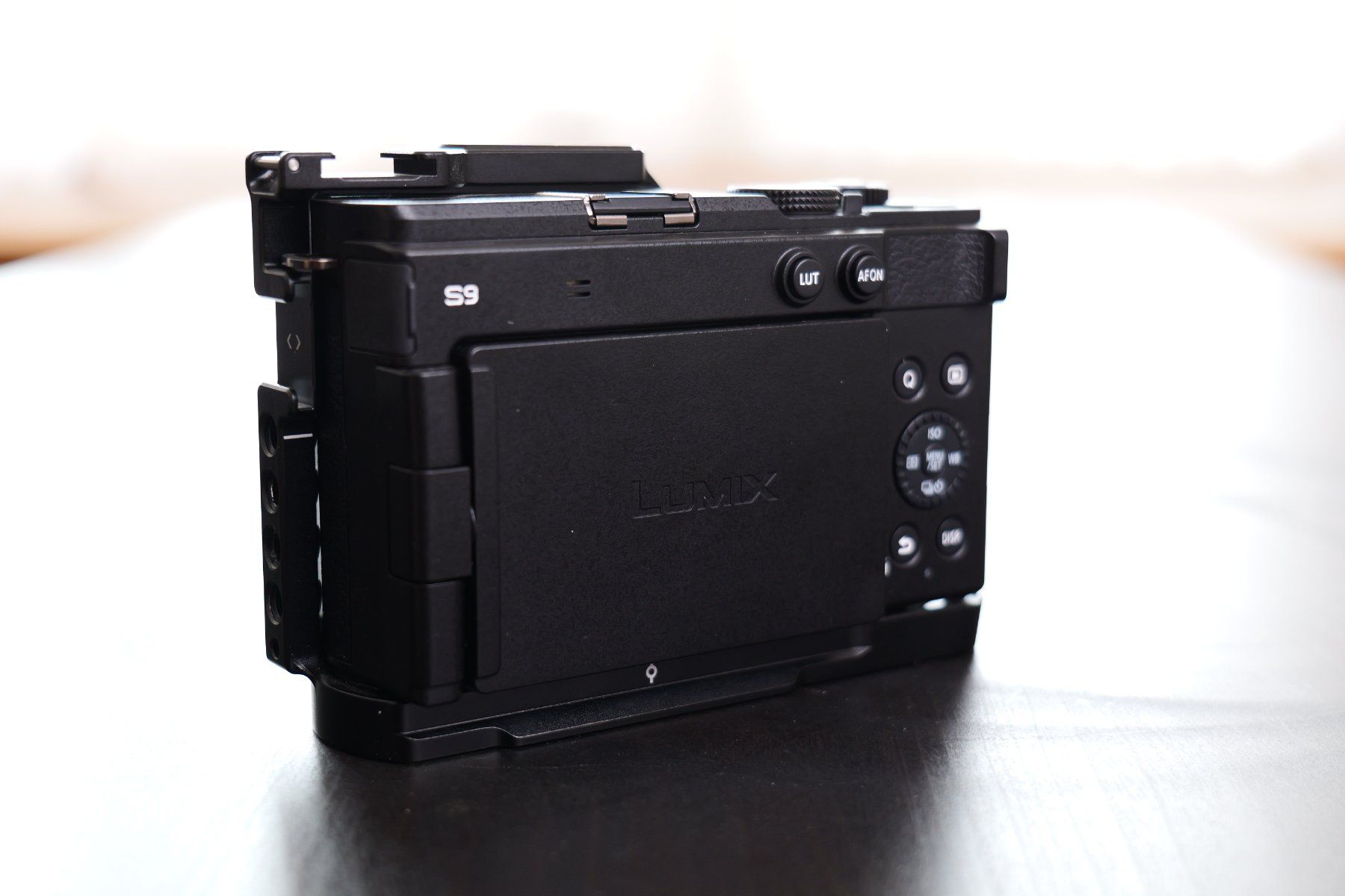 Panasonic Fotocamera: Lumix S9 mit Smallrig Cage – Usato da Tecknau venduto da LevinLaufmann 3