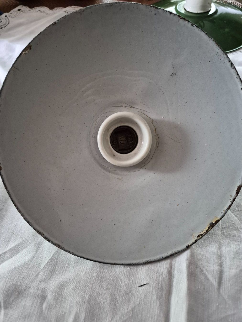 Lampade: Lampe ancienne en métal émaillé – Usato da charmoille venduto da mir_my9f 4