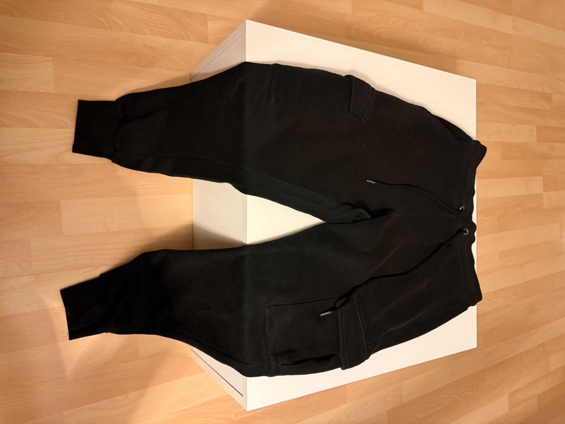 Pantaloni: Schwarze Trainerhosen – Usato da Suhr venduto da sel_w2yg 2