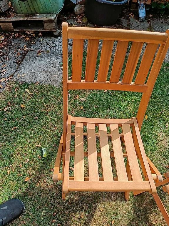 Stühle: Gartenholzstühle klappbar – Gebraucht aus Liestal von Robalani 1