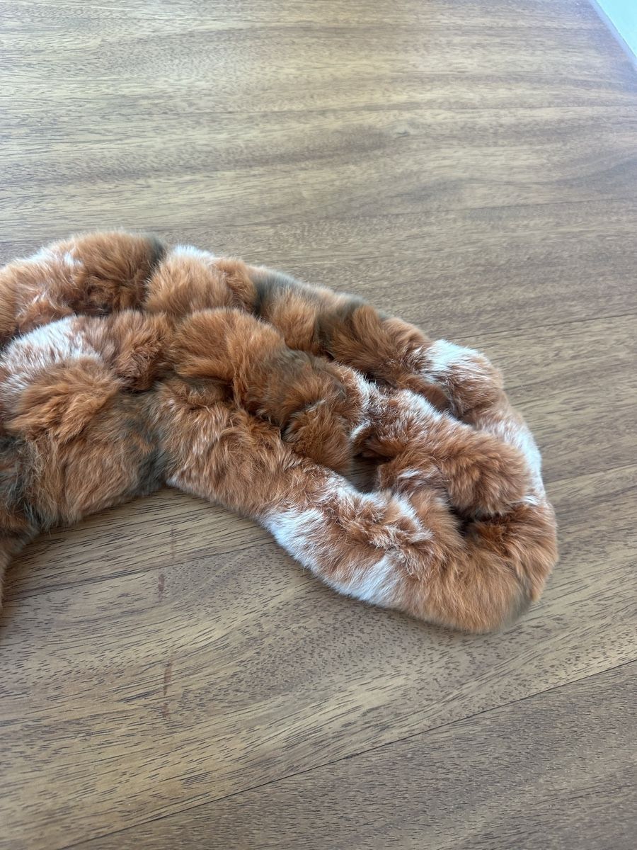 Foulard & Sciarpe: Brown fur scarf – Usato da St. Niklausen LU venduto da lau_259n 3