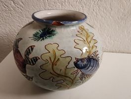 Kleine Keramik Vase bunt mit Fischmotiv beschädigt