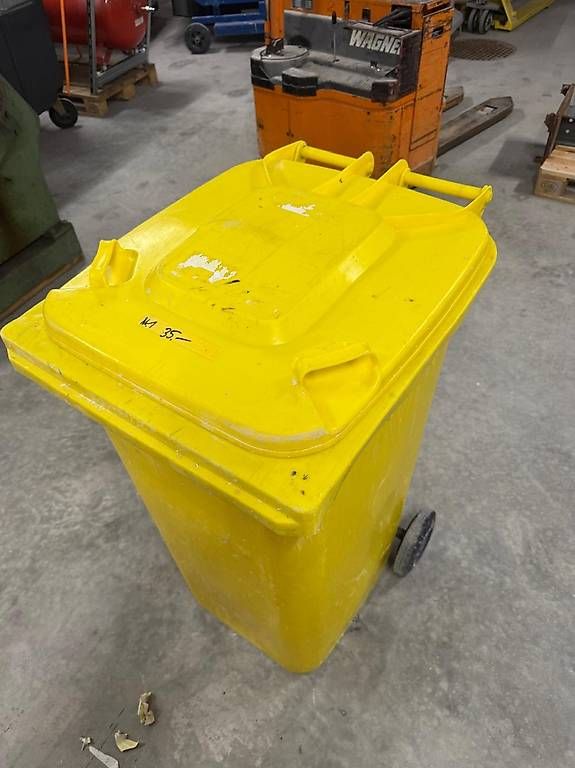 Sonstiges für Büro & Gewerbe: Gelber Kunststoffcontainer  – Gebraucht aus Wolhusen von majesoj 1