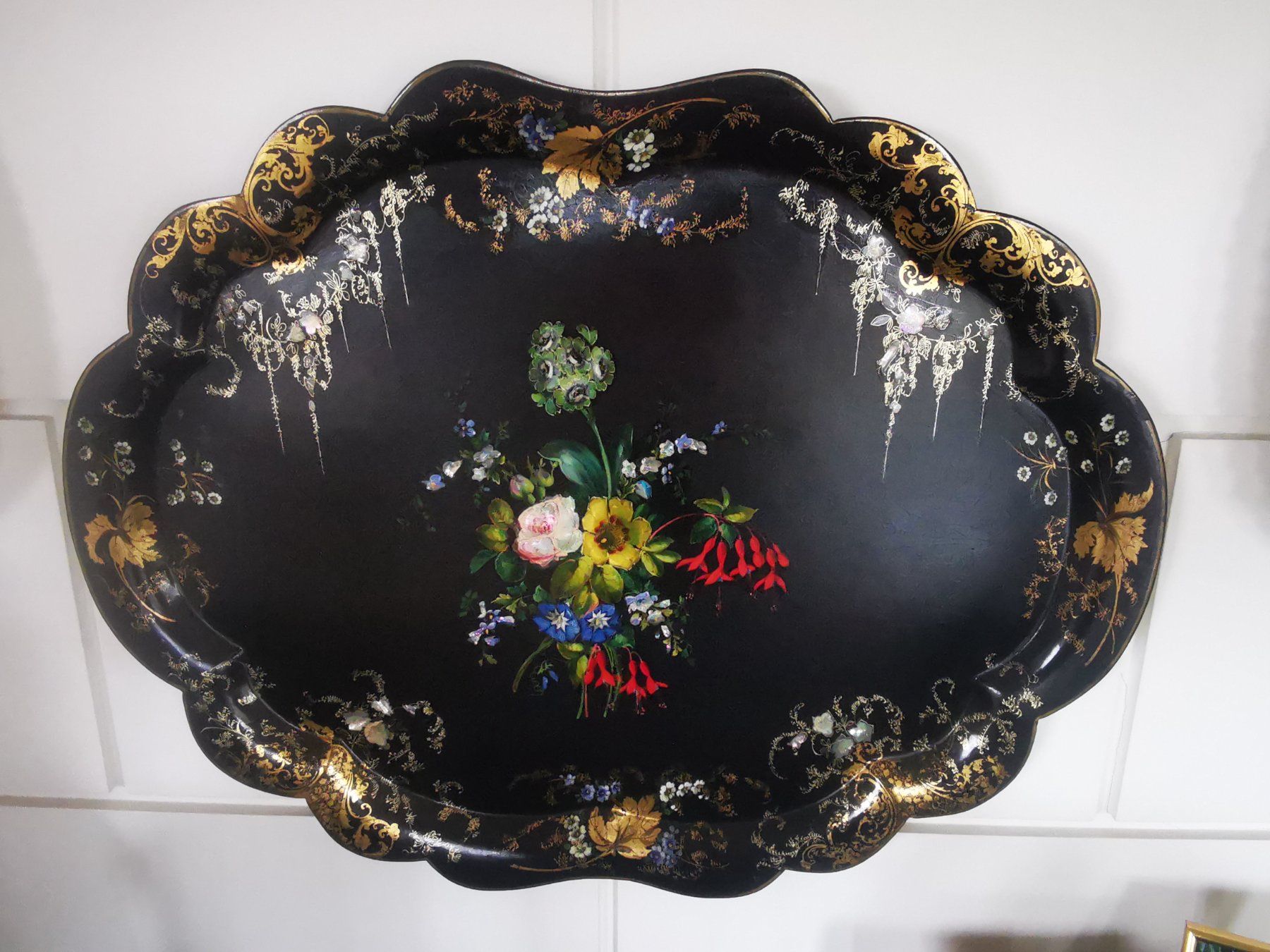 Piatti di portata: Antikes Servierbrett, ca. 1860, Perlmutteinlagen – Usato da Dübendorf venduto da aschiduebendorf