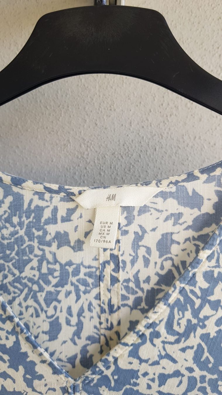 H&M Vestiti: Robe H&M imprimée bleue et blanche taille L – Nuovo e nell'imballaggio originale da Versoix venduto da aline_b 2