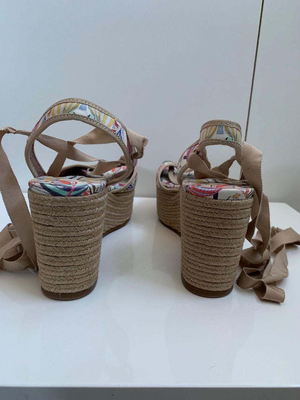 Scarpe da donna: TABITHA SIMMONS: Neue exklusive bunte Plateau-Sandale, 39 – Nuovo (secondo la descrizione) da Luzern venduto da paulablue 6