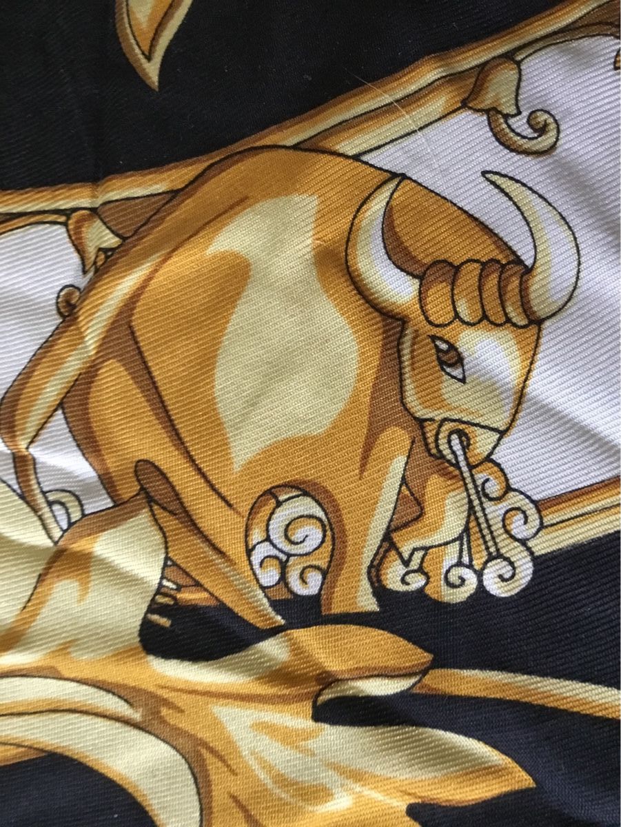 Foulard & Sciarpe: Schal mit Sternzeichen aus Seide – Usato da Schlieren venduto da Jeajet 5