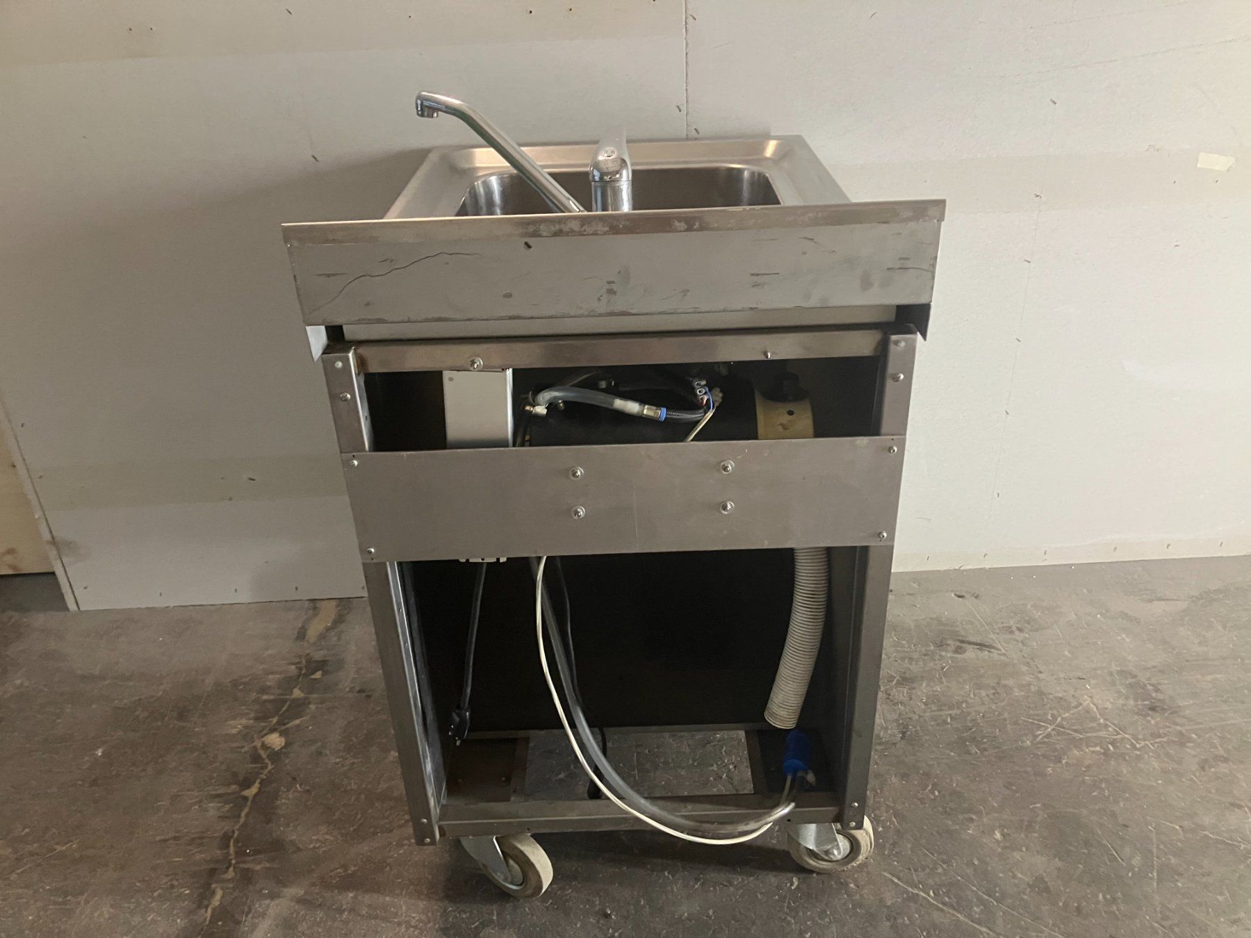 Spülbecken & Waschbecken: Profi Gastro Edelstahl Spühle ab 1.- – Gebraucht aus Lichtensteig von Buy24International 4