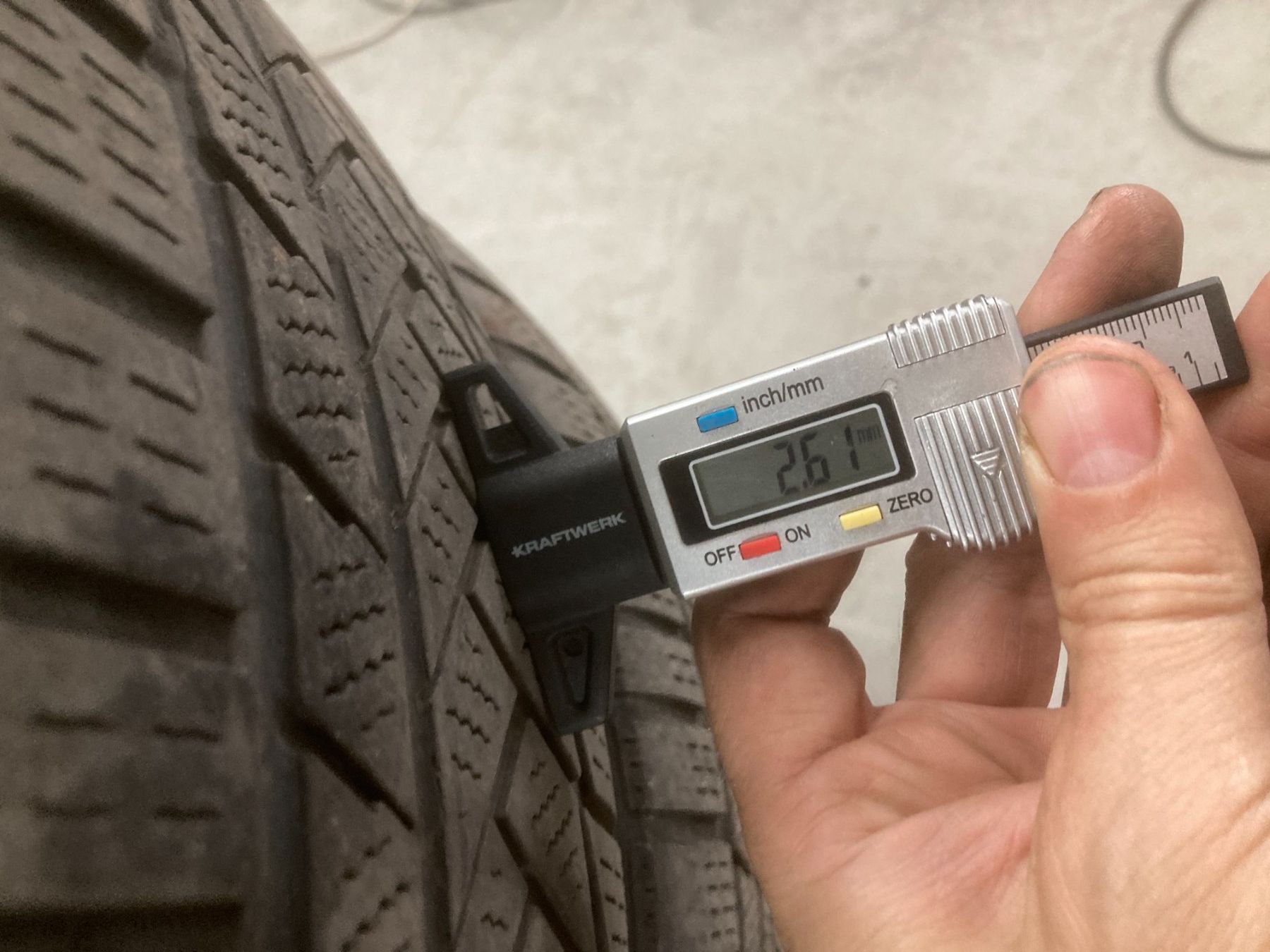 Continental Pneumatici & Ruote complete: 215/55R18 VW ID.3 Winterräder Continental – Usato da Cham venduto da WB2223 8