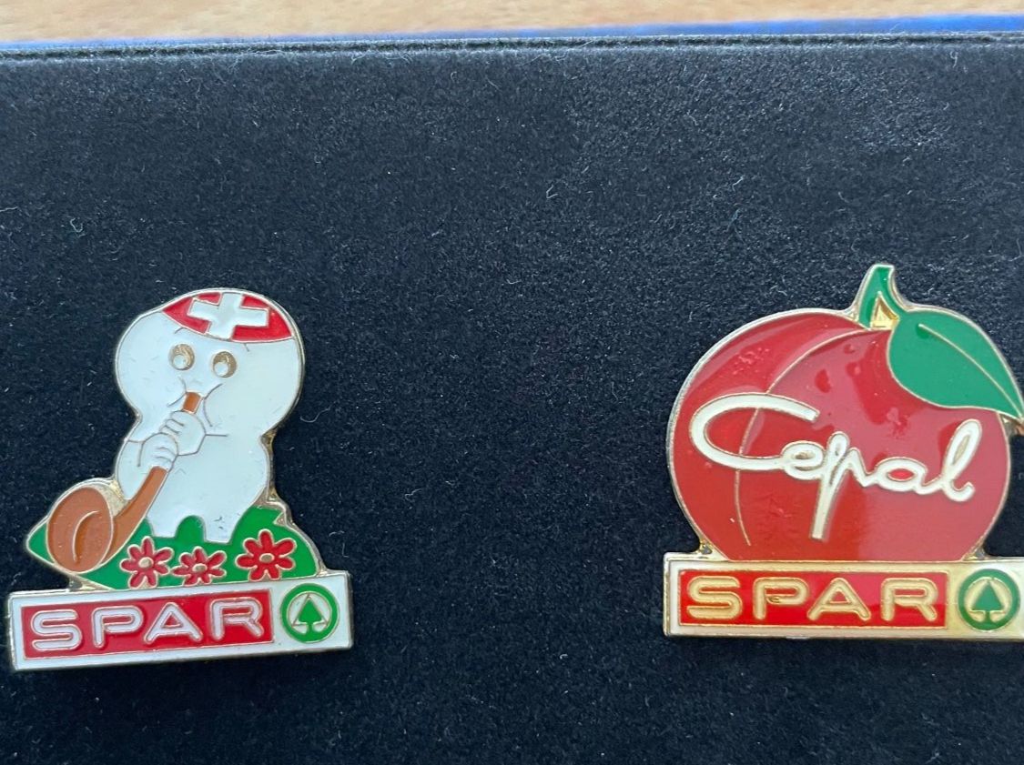 Placchette & Badge: 2 Pins von Spar - 90er – Nuovo e nell'imballaggio originale da Zell ZH venduto da johsu79
