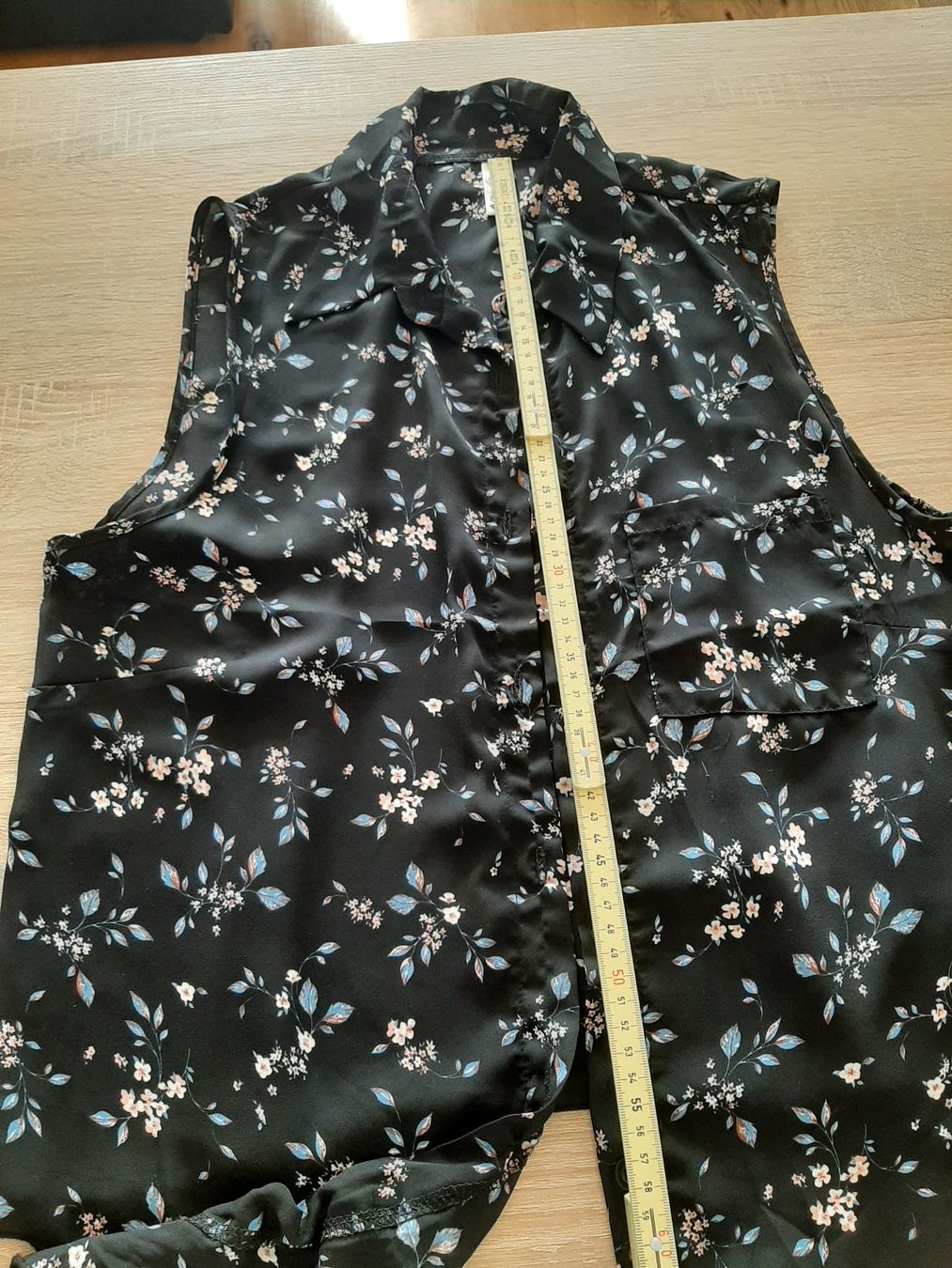 Blusen: Ärmellose Bluse schwarz Blumenmuster Gr. L – Gebraucht aus Menziken von Rien1 4