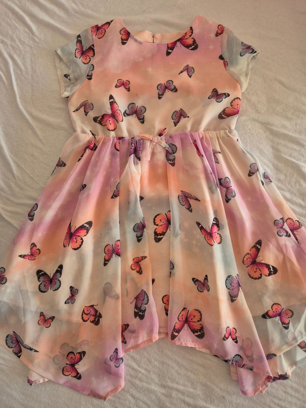 H&M Vestiti & Gonne: Kleid mit Schmetterlingen, Grösse 110 – Usato da Altendorf venduto da MiriCaj