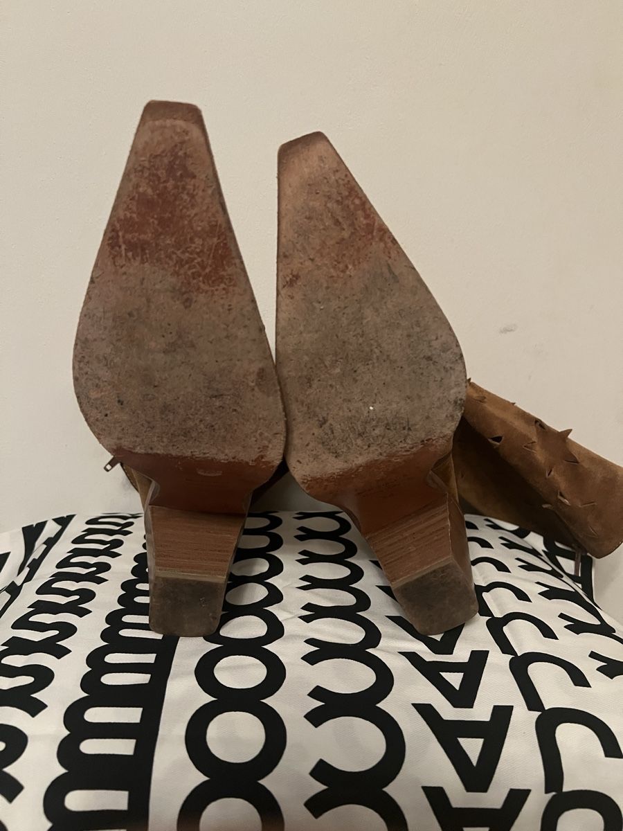 Scarpe da donna: Bottes en cuir suédé marron style western  – Usato da Arvillard (Salins) venduto da mental0mystique 2