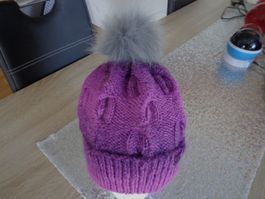 MÜTZE TIARA MIT POMPON