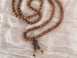 Long collier sautoir en bois de santal brun - homme & femme