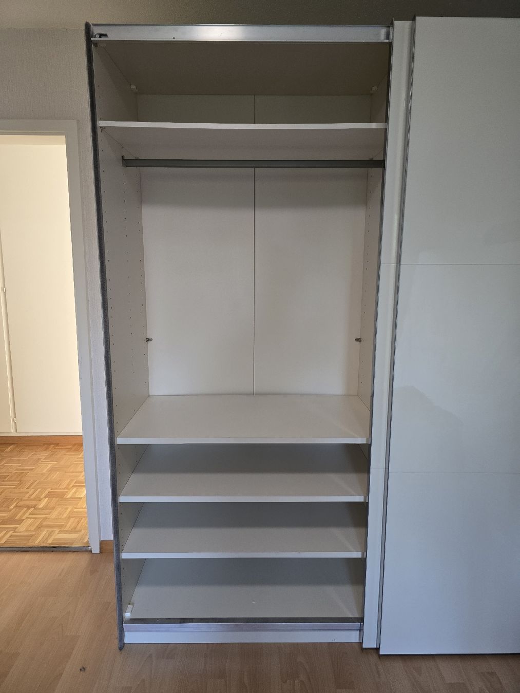 Guardaroba: Kleiderschrank weiss mit Schiebetüren – Usato da St. Gallen venduto da anomis_m 3