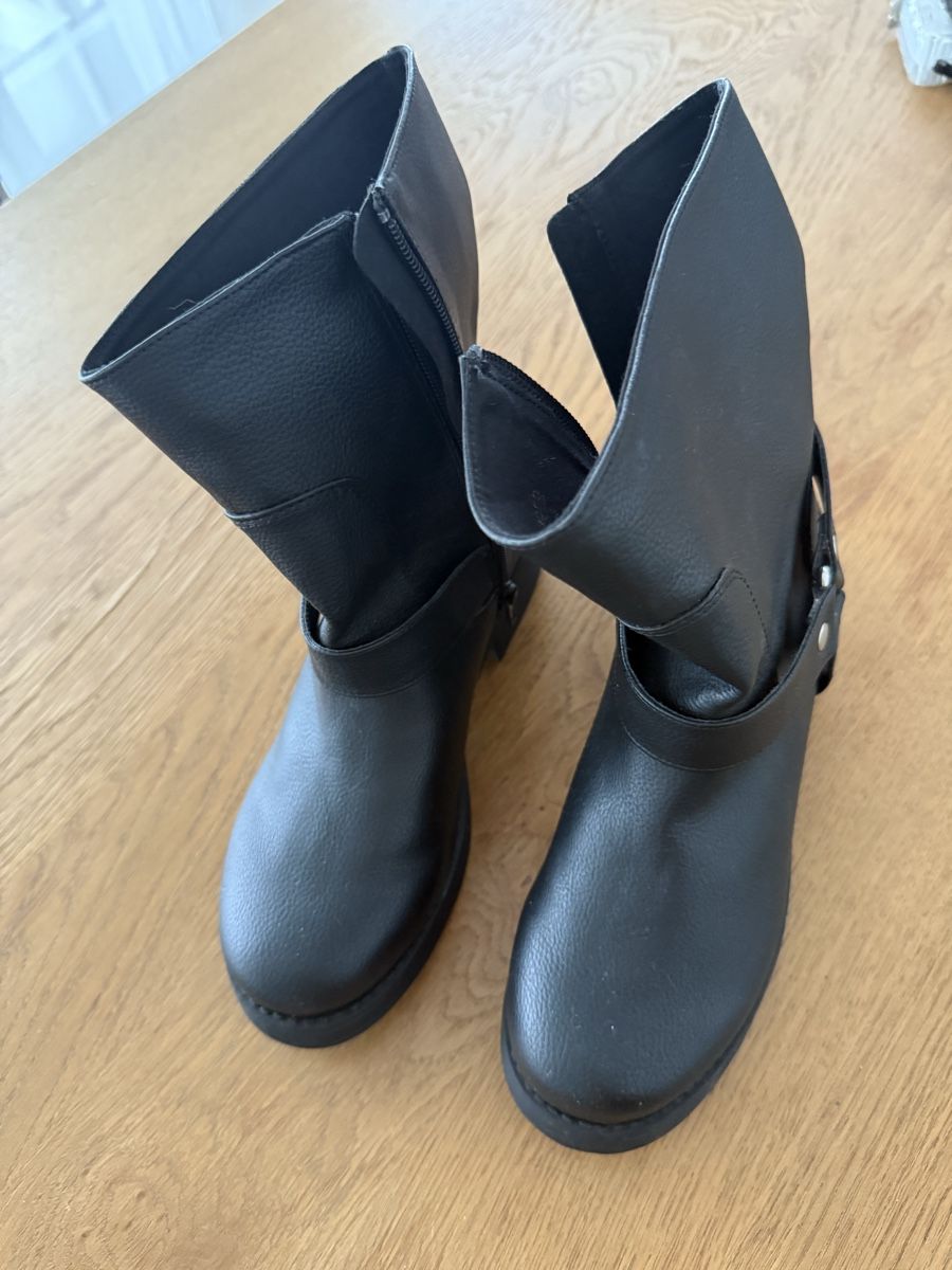 Scarpe da donna: Boots, schwarz, Gr. 40 – Usato da Zürich venduto da JBZH